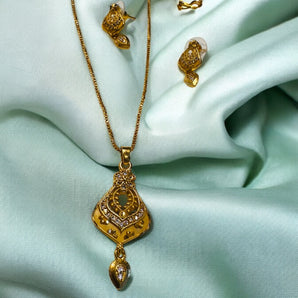 Aanandita Golden High Quality golden  Pendent set