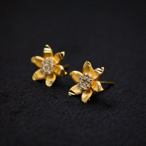 Aanandita Golden Flower Diamond Earing