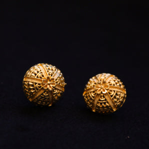 Aanandita Beautiful Golden Alloy Stud Earrings