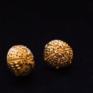 Aanandita Beautiful Golden Alloy Stud Earrings