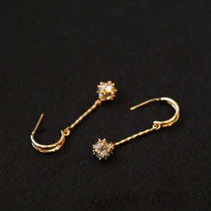 Aanandita Golden Hanging AD Earring