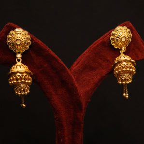 Aanandita Elegant Golden Jhumka