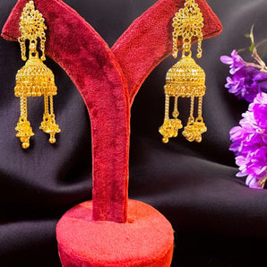 Aanandita Beautiful Gold Look Gumbad jhumka