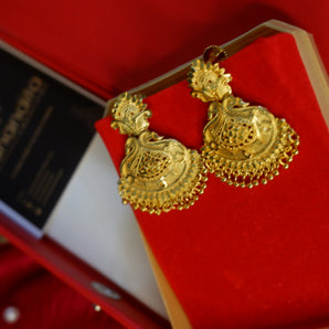 Aanandita gold chandbali earring