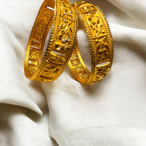 Aanandita Golden High Quality Broad Premium Bangle