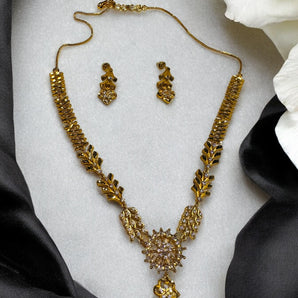 Aanandita Golden Diamond Set