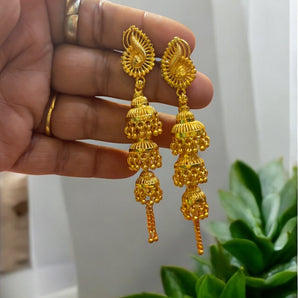 Aanandita gold 3 talla earring in screw