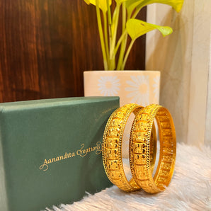 Aanandita Golden waterproof superb Bangle