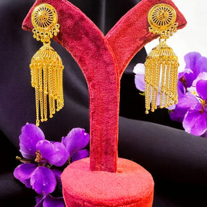 Aanandita Beautiful Gold Look jhumka