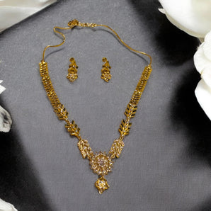 Aanandita Golden Diamond Set