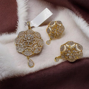 Aanandita Golden Super Highest Quality Pendent Set