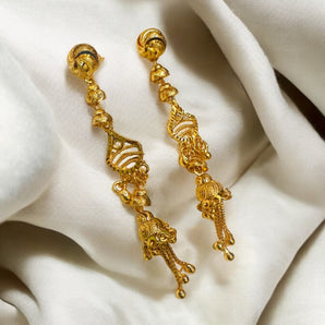 Aanandita Golden Designer Earring in screw