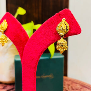 Aanandita gold jhumki earring