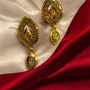 Aanandita gold oval diamond earring