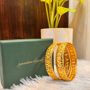 Aanandita Golden sweatproof superb Bangle