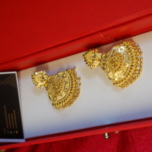 Aanandita gold chandbali earring