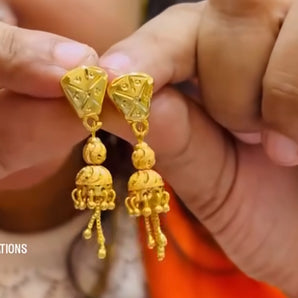 Aanandita gold suidhaga earring