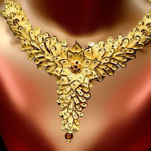 Aanandita Golden Flower Design Nacklace