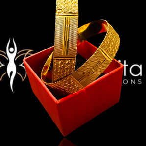 Aanandita Golden Broad Primium Bangle