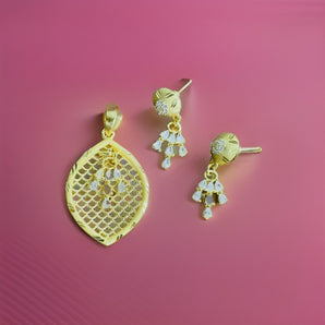 Aanandita Golden Designer Pendent Earring Set