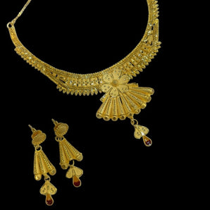 Aanandita Golden New Nacklace Set With Beautiful Earring