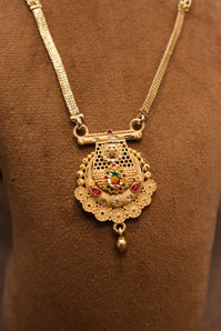 Aanandita Golden Shiny Mangalsutra