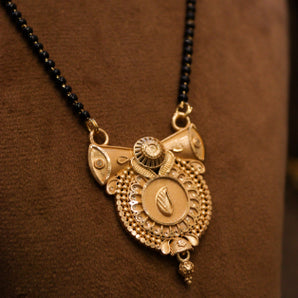 Aanandita Golden Leaf Mangalsutra