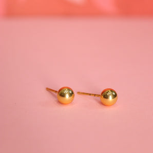 Aanandita Golden Stud Pearl Earring