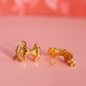 Aanandita Golden Queen Shining Stud Earring