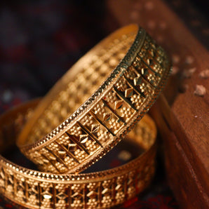 Aanandita Golden Hand Crafted Royal Party Wear Bangle