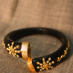 Aanandita Golden Black Party Wear Bangle