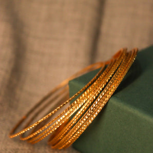 Aanandita Golden Shimmering Bangle