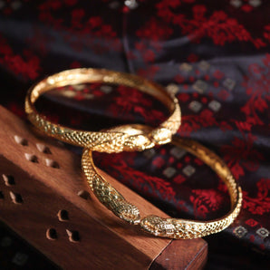 Aanandita Golden Designer Wedding Bangle