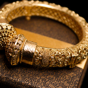 Aanandita Antique Heavy Bahubali Bangle