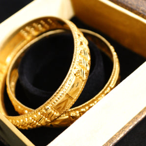 Aanandita Light Weight Gold Look Bangle