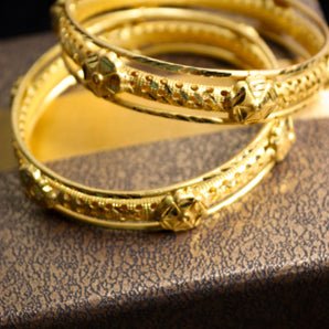 Aanandita Light Weight Parallel Gold Look Bangle