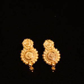 Aanandita Golden Look Traditional Tops Earrings