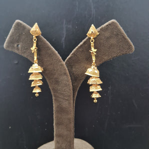 Aanandita Golden Suidhaga Style Earring