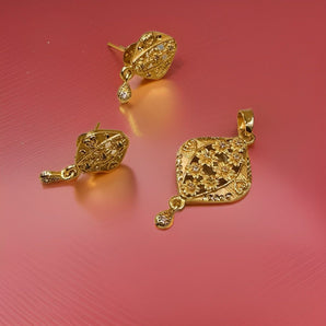 Aanandita Golden Beautiful Floral Pendent With Earring Set