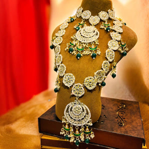 Aanandita Golden Heavenly Necklace