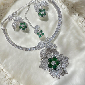 Aanandita Golden Diamond Celebrity Green Necklace Set With Mangtika