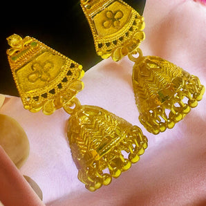 Aanandita Golden Angelic Earring