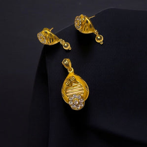 Aanandita Golden Goodly Pendent Set