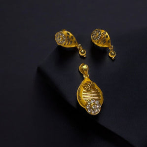 Aanandita Golden Goodly Pendent Set