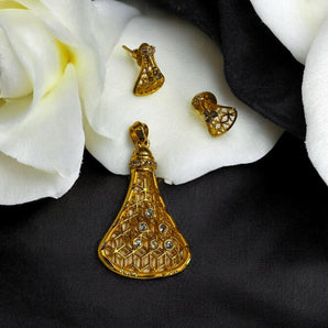 Aanandita Golden Amazing Designer Pendent Set