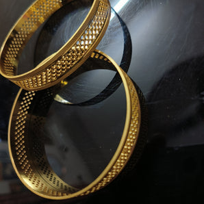 Aanandita golden jali bangle