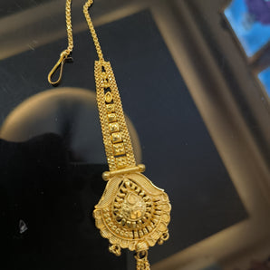 Aanandita Golden traditional look Mangtika